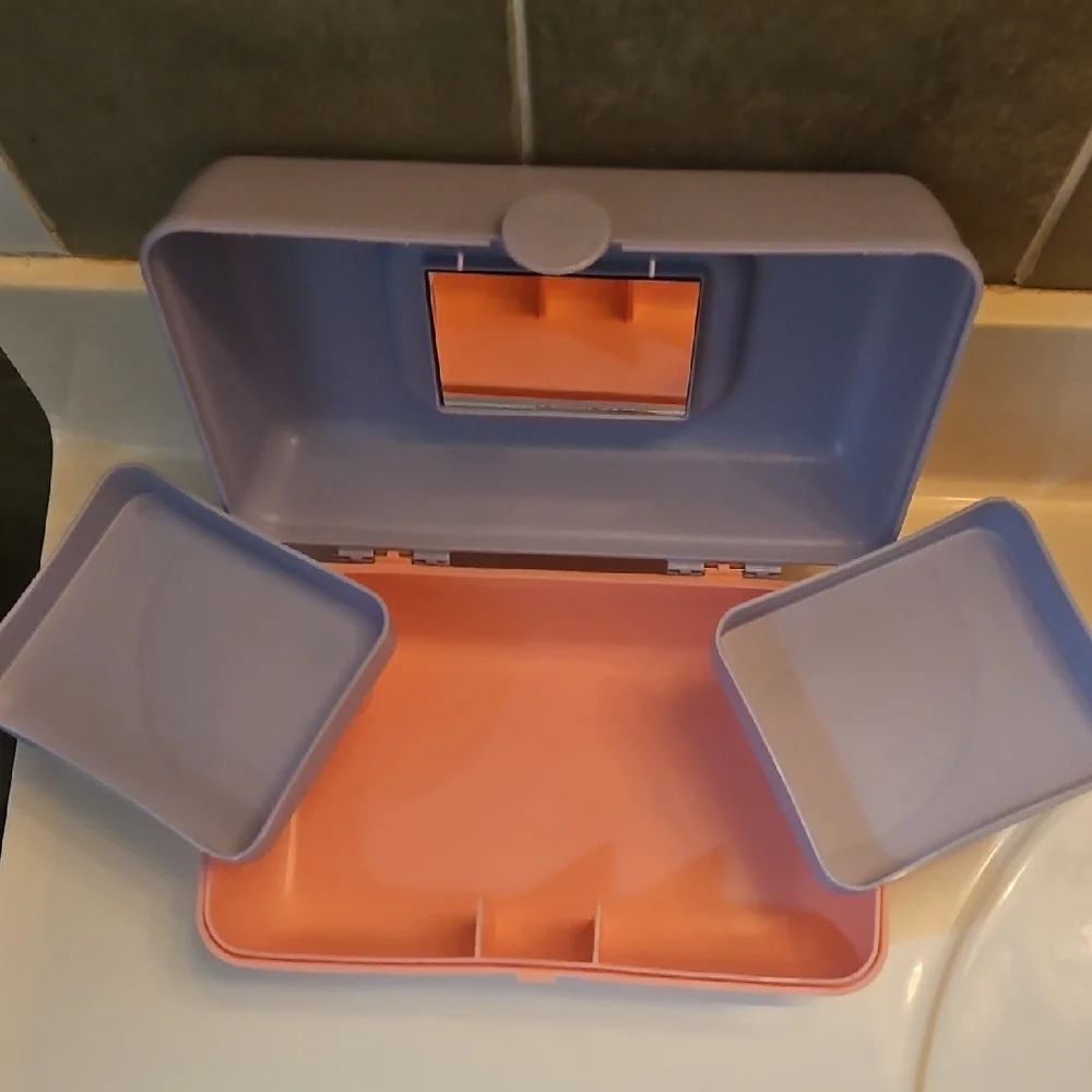 Caboodles Stay Retro Adodable Organzier With Moveable Trays Inside